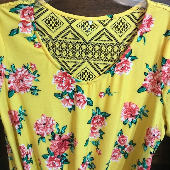 Yellow Floral Top with Lace Back Shoulders LG - Picture 2 of 5